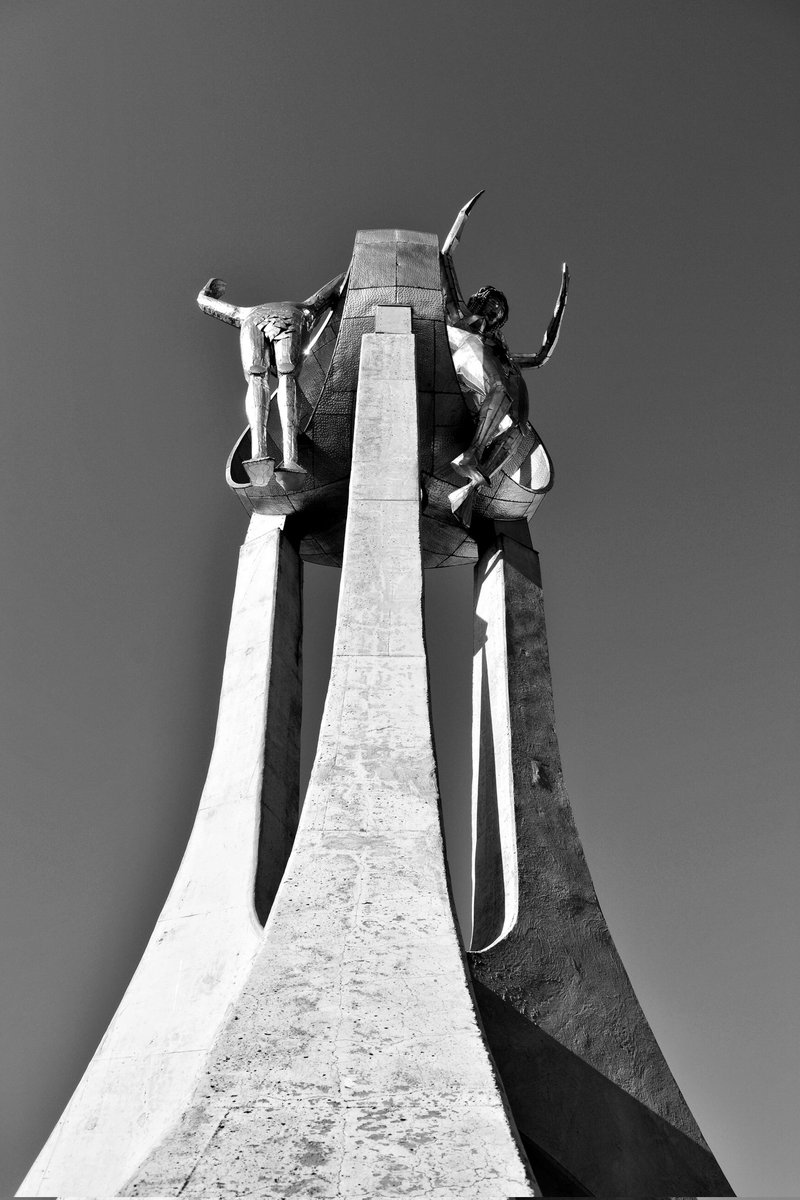 sem_rpreso's tweet photo. Monumento aos Viajantes (1989)
Obra de Henrique Aragão.
Localizado próximo ao viaduto da Av. 10 de Dezembro, Londrina PR.
#londrinando #conhecalondrina #euamolondrina @MarceloBelinati @prefalondrina https://t.co/9BDTmzHYbf