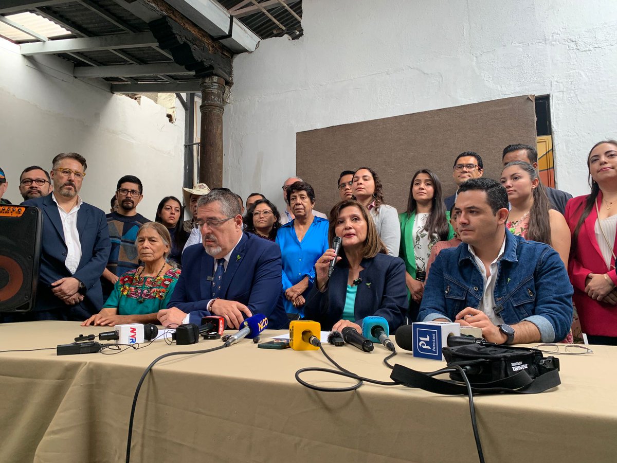 #URGENTE 🚨 La CC otorga amparo provisional al partido <a href="/msemillagt/">Movimiento Semilla 🌱 🇬🇹</a> y suspende resolución del juez séptimo Fredy Orellana, quien había ordenado suspender la participación política del partido.

📷 PC