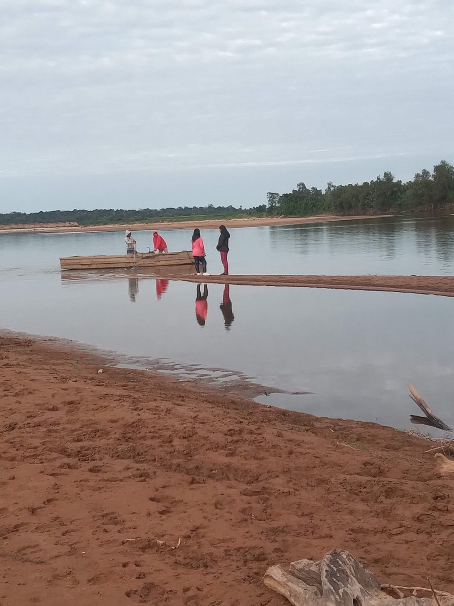 Docentes y directivos visitaron las 3 sedes de frontera: El Trementinal - Media Luna - Madrejones cruzando los ríos Bermejo y Tarija a pie o en chalanas. Acompañamiento pedagógico a estudiantes del colegio secundario mediado por la TIC.