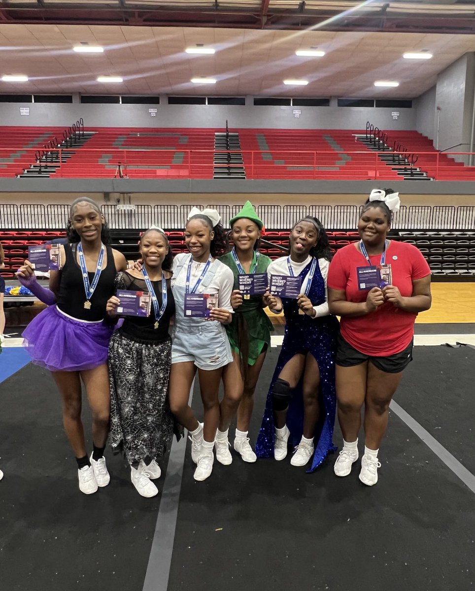 A BIG CONGRATS to our ALL- AMERICAN Cheerleaders who have earned the chance to cheer in Honolulu, Hawaii at the Pearl Harbor Memorial Parade & in London England at the London New Year’s Day Parade! We are so proud of you all! #GoWildcats #AllAmericanCheerleaders #YOUEARNEDIT https://t.co/8WupCAZiQw