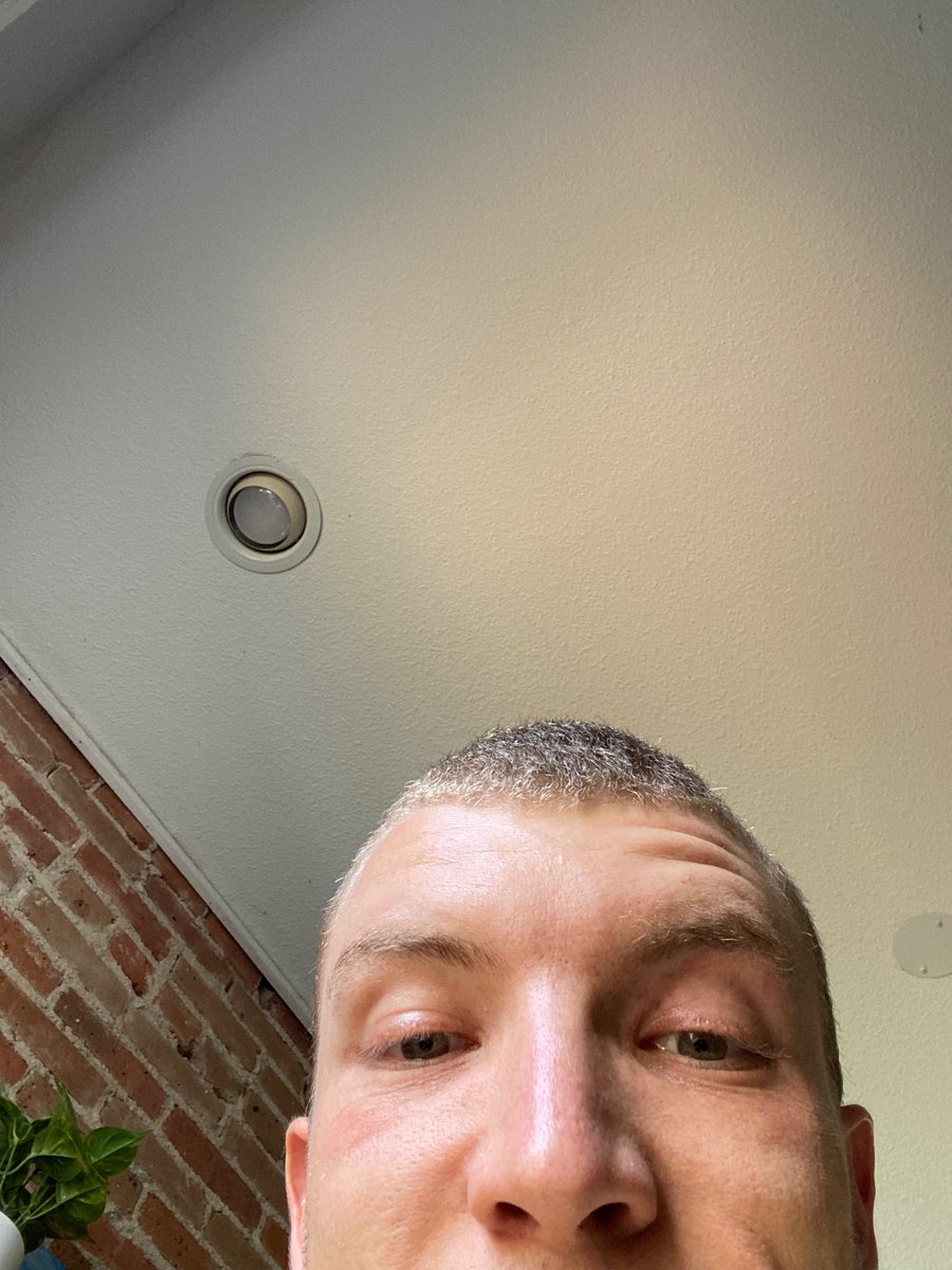 _laxbrojoe's tweet photo. POV you’re my afternoon iced coffee https://t.co/EaKYOwxjOr
