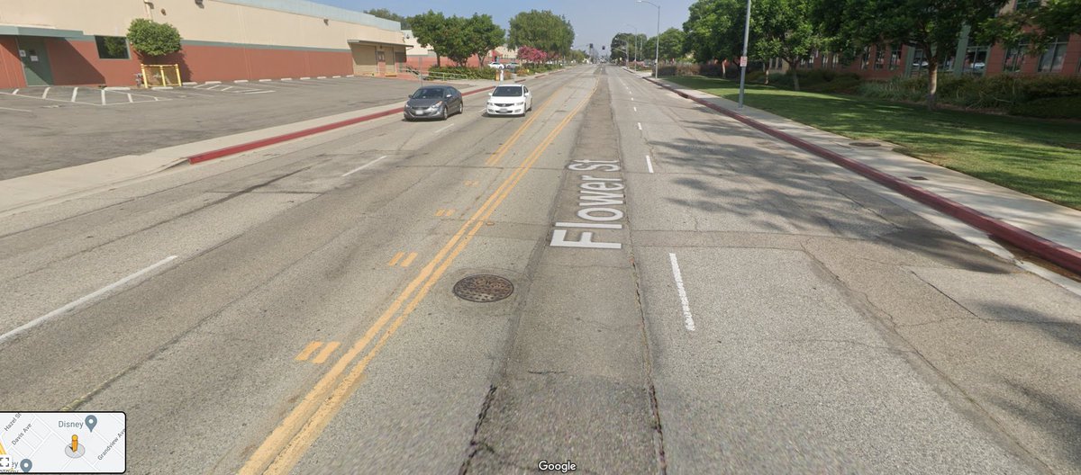 streetsforall's tweet photo. Hi @MyGlendale — there’s nothing “beautiful” about turning a 4 lane road into a 6 lane road for cars.

You’re inducing more traffic, making pollution worse, and making the road more dangerous for everyone.

Climate change is real. Time to stop this. @ArdyKassakhian @AraJNajarian https://t.co/l4FFbV4zXU