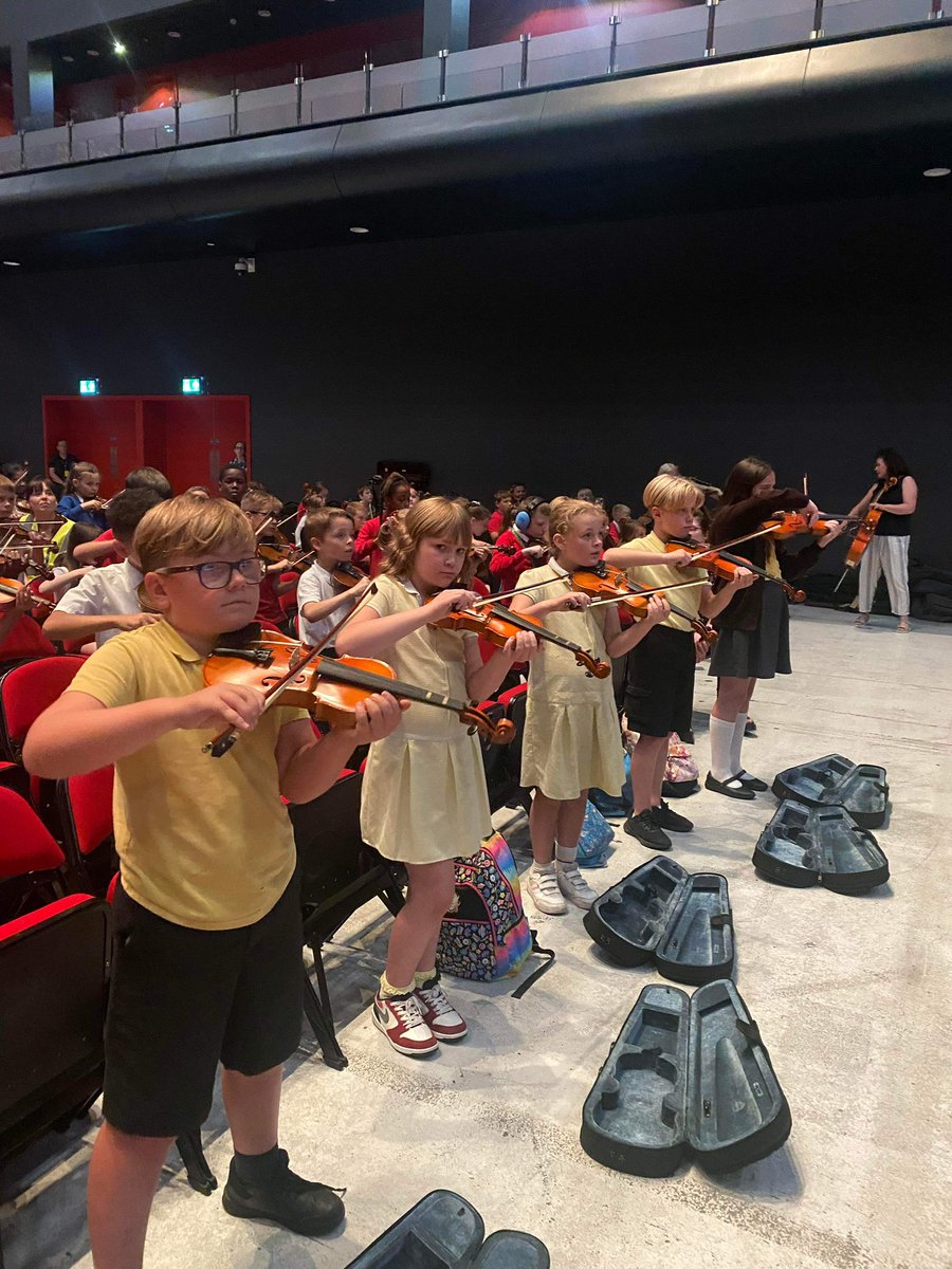 EastfieldPSHull's tweet photo. 4EO had a brilliant time at the bonus arena showcasing their excellent violin and cello skills. Thank you to everyone who attended to watch them preform! βΊοΈπ» #eps4EO #epsmusic https://t.co/7pDlMhHG0t