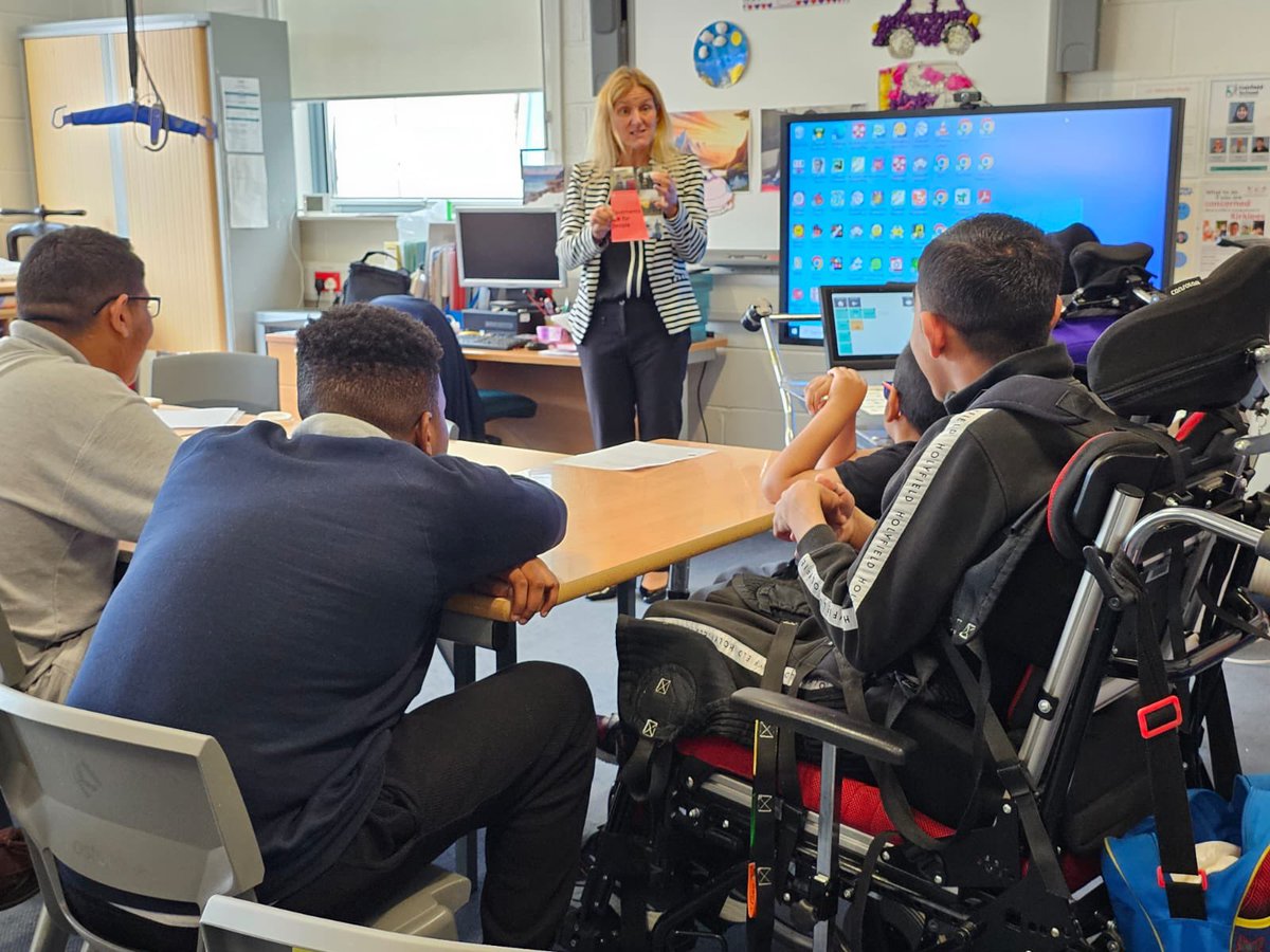 kimleadbeater's tweet photo. Always an absolute joy to visit @Fairfieldstweet🙂 Today we discussed #Politics &amp; #Democracy, with great questions from the pupils. I also launched my #PavementsAreForPeople Road Safety Campaign👨🏻‍🦽 Brilliant students &amp; inspirational staff make this school a very special place👏🏻 https://t.co/W8IHTXt9oO
