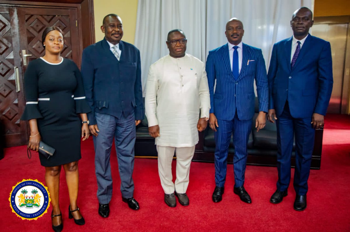 Keketoma_Sandi's tweet photo. Following the announcement of partial cabinet, the Attorney-General and Minister of Justice subscribed to the Oath of Office today at State House. @PresidentBio congratulated the AG and encouraged him to continue serving with modesty and professionalism. https://t.co/Lb5I43btJu