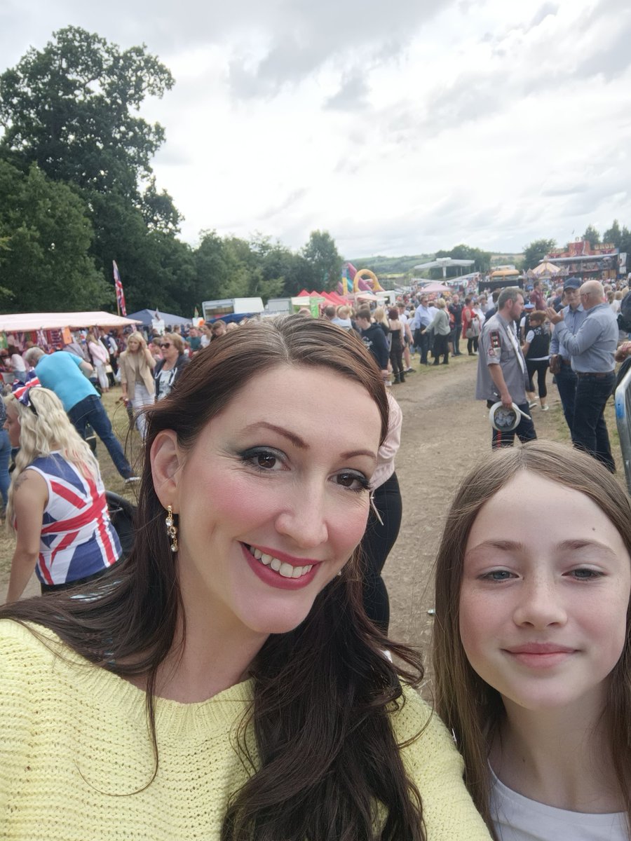 little_pengelly's tweet photo. Great wee day at Scarva today - a fantastic family day out enjoyed by many tens of thousands 🖤♥️🖤♥️! Well done for all those who put in such incredible work to make this annual event such a spectacular success! #RoyalBlack #Scarva #Scarva2023 https://t.co/KS4hqwp0Fo