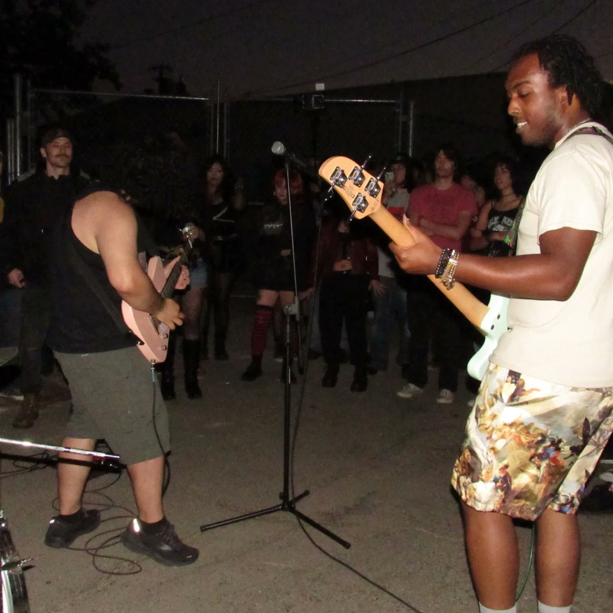 altfrogband's tweet photo. 7/9 Alley Guey https://t.co/BLgj5z5crd