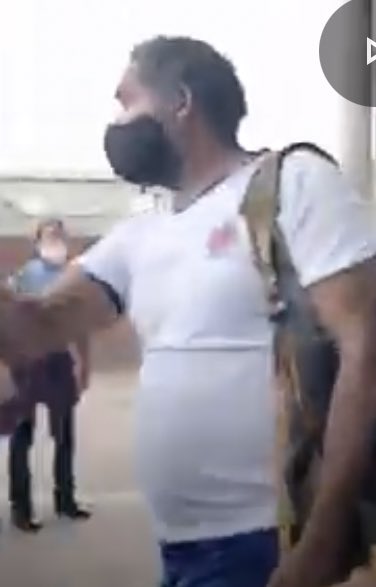 funasjosefa's tweet photo. Este hombre que ven aquí es una mala persona, envidiosa, basura, y siente placer al reprobar a sus alumnos como si eso fuese algo bueno, es importante recalcar que es un acosador en potencia, ya que puede llegar a tocar a las alumnas inadecuadamente https://t.co/kou2y93a6r