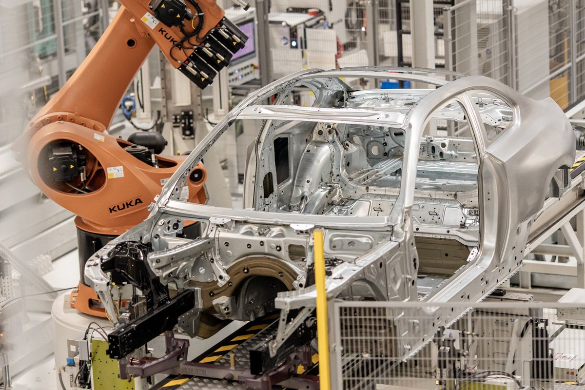 DriveLineMx's tweet photo. ¡#BMWGroup Planta #SanLuisPotosí es elegida la armadora de vehículos ligeros del 2023 por la #INA! Recibe el "Premio Nacional de la Industria Automotriz en México" por su esfuerzo, calidad, innovación y aporte. #PremioAutomotriz2023 #Sostenibilidad https://t.co/xZBGr6SIgP