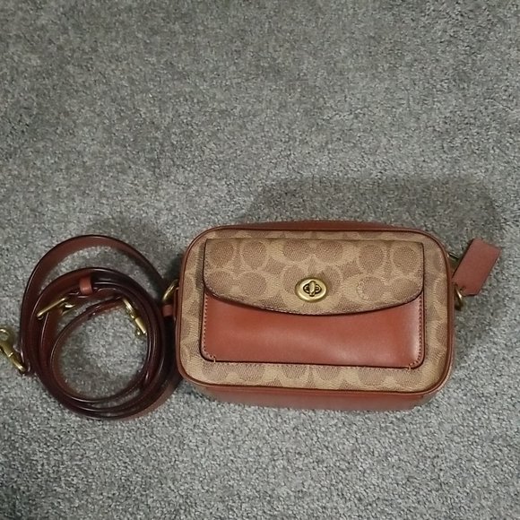 rosegoldrivet's tweet photo. So good I had to share! Check out all the items I'm loving on @Poshmarkapp #poshmark #fashion #style #shopmycloset #coach #wildfable #urbanoutfitters: https://t.co/jUAnETxZ4z https://t.co/EsKUNa1vVp