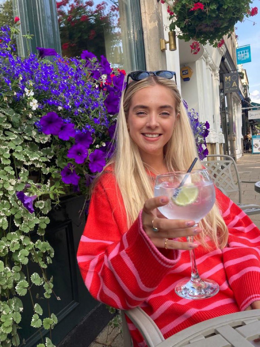 toriakeith's tweet photo. Event season 🌸 

Bags bigger than my eyes, but loving being back at the Great Yorkshire Show 📍 

Alcohol free gin &amp; a curry to fuel tomorrows last Show day, take down and drive back to Anglesey! 

#ontheroad https://t.co/IXqimtTbiT