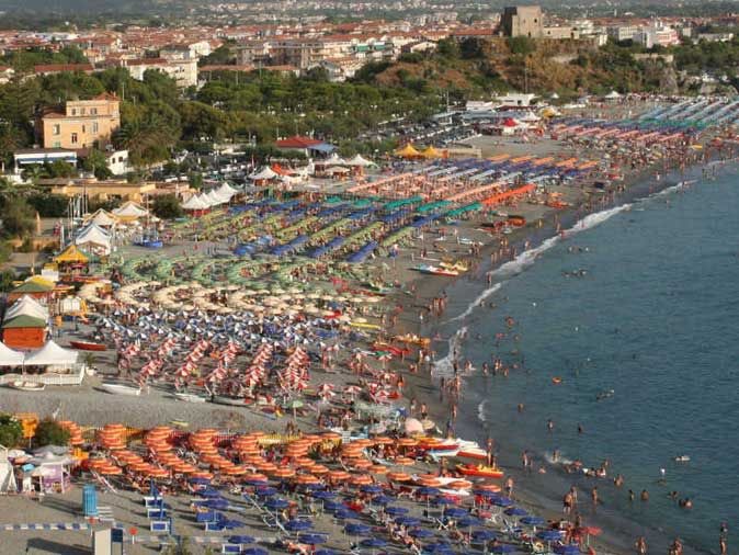 eventopeople's tweet photo. Un estate al gusto di SOLE ☀️
Le ultime disponibilità per la vacanza evento dell’estate
☀BAILA CALABRIA 2023 🏖
Mare, Sole, Piscina, Studio e Divertimento 
Dal 6 al 27 Agosto on the beach 🐬 Scalea ( Cs)
Scegli la tua settimana ! 
Whatsapp 366 2584734 / https://t.co/DQRdBZIXSJ https://t.co/hoDpcwAyjk