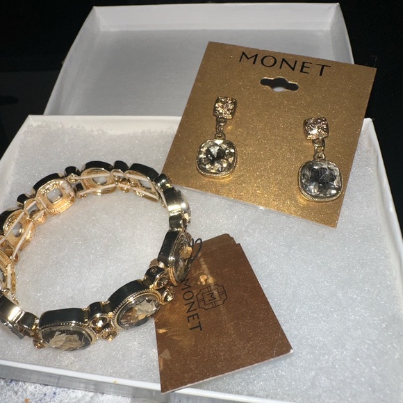 So good I had to share! Check out all the items I'm loving on <a href="/Poshmarkapp/">Poshmark</a> #poshmark #fashion #style #shopmycloset #tommybahama #windsor #monet: posh.mk/OuWG4BpvpBb