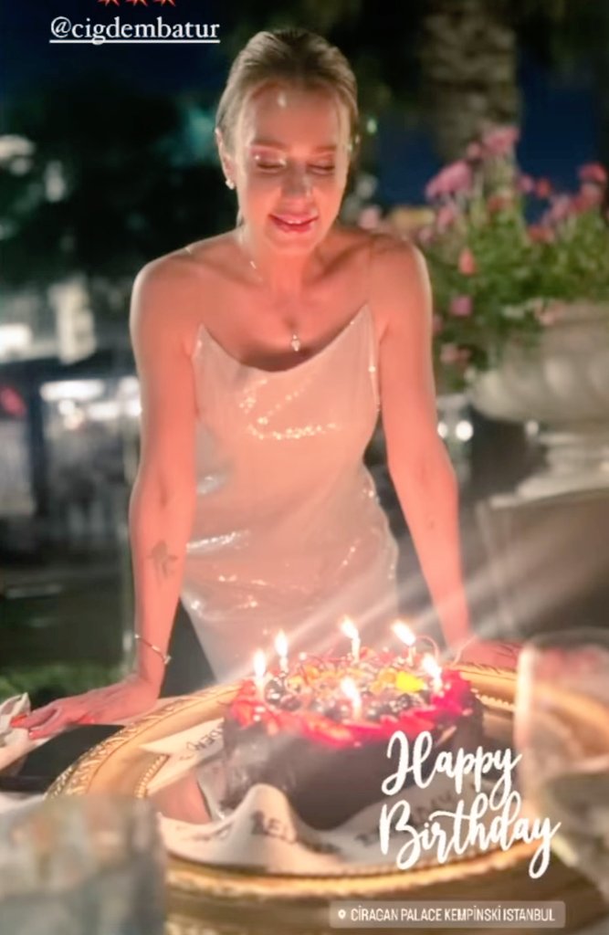 FansCigdem's tweet photo. iyiki doğdun dünyada güzelli 😘🧿🎂🎉

#justactress #çiğdembatur #cigdembatur https://t.co/b1217LQoIB
