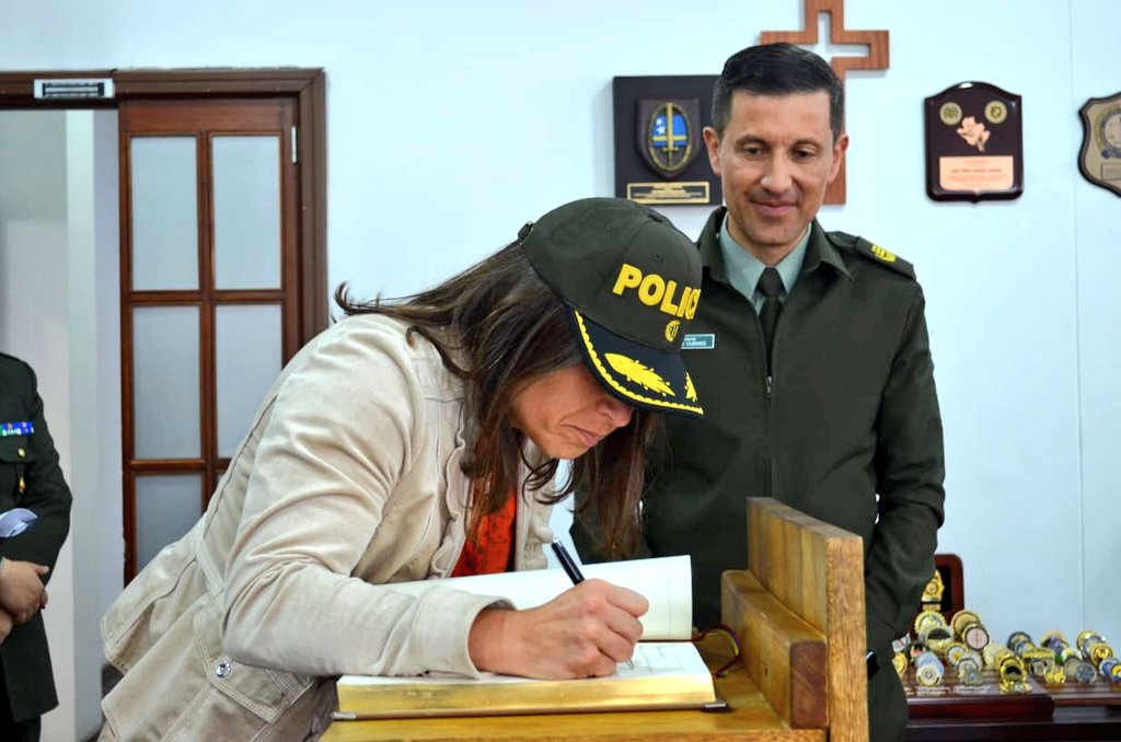 ProteccionPonal's tweet photo. 🇺🇲🇨🇴Hoy presentamos la estrategia PAIS 'Patrulla de Atención para la Infancia Segura' a la jefatura de la división de Estado de los EE.UU con el fin de sumar esfuerzos para la protección de los derechos de los niños, niñas y adolescentes.

#JuntosPorLaNiñez https://t.co/RicS6Mj0OB