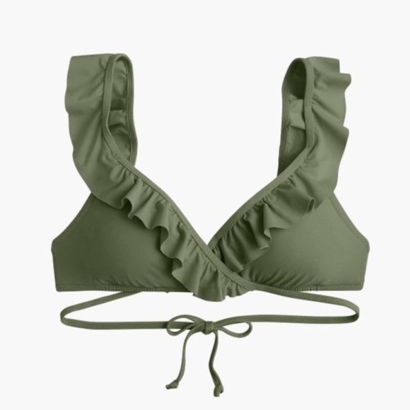 laurendebolt's tweet photo. So good I had to share! Check out all the items I'm loving on @Poshmarkapp #poshmark #fashion #style #shopmycloset #jcrew: https://t.co/cDJAiMUuXN https://t.co/wncUtRK4Hv