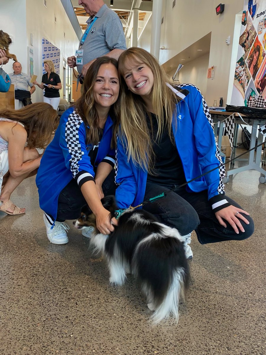 SarahAtPaper's tweet photo. Every event should have therapy dogs; @ABQschools has set the bar very high! Honored to be included in such an incredible event, #APSStartingLine 
Energized for the school year ahead 📷 @paperlearning @Mads_Arthur https://t.co/ogauRaSmyi