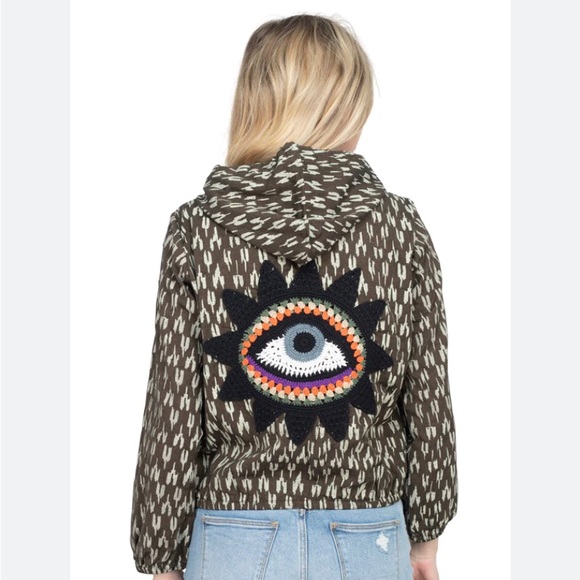So good I had to share! Check out all the items I'm loving on <a href="/Poshmarkapp/">Poshmark</a> #poshmark #fashion #style #shopmycloset #moasmoa #nike #lakhays: posh.mk/xB5qQCZchBb