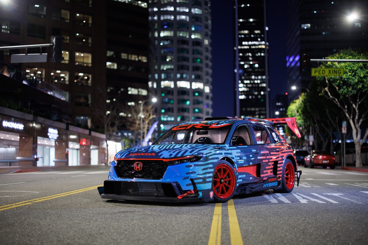 EncoreHonda's tweet photo. Préparez-vous à être éblouis par le CR-V Hybride Racer, le VUS le plus impressionnant que vous n'ayez jamais vu!🏁🚙

Ce monstre de puissance cache un moteur de IndyCar sous son capot, mais garde tout le confort et l’efficacité du CR-V Hybride. 

Comment est-ce possible?🤔 

C... https://t.co/kEFdMZXNBO
