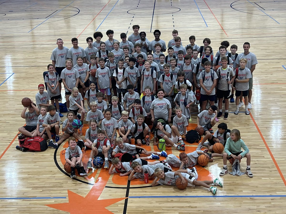 LHSEagleHoops's tweet photo. What an awesome week of @JrEaglesHoops basketball camp! Thanks to all our players past and present who helped make it a fun week! Special thanks to @Picklemans for helping with lunch this week! Check them out at their shop off Highway K! #oski https://t.co/7bA4Wz9JGW