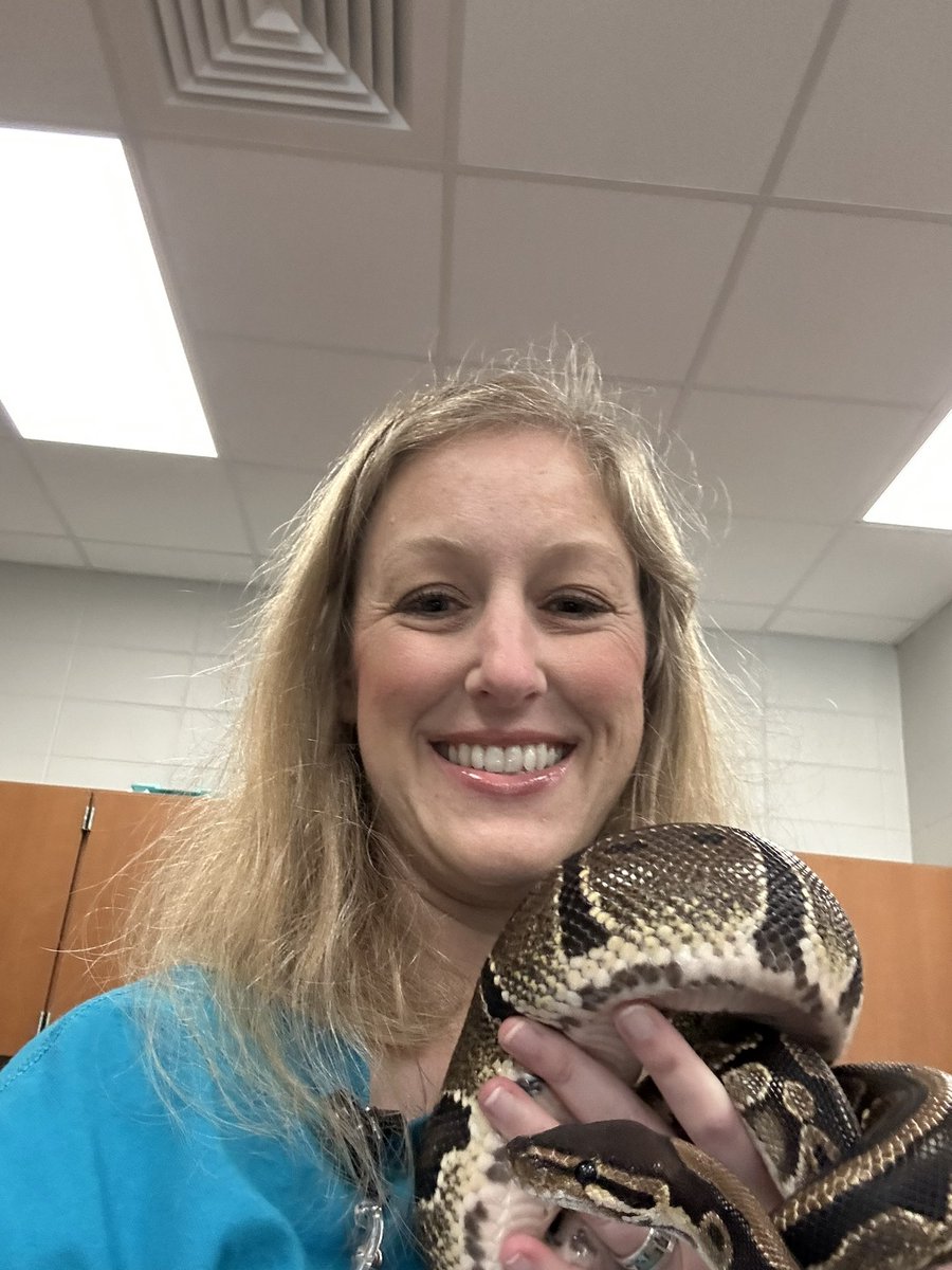 Rebecca van Es tweet media