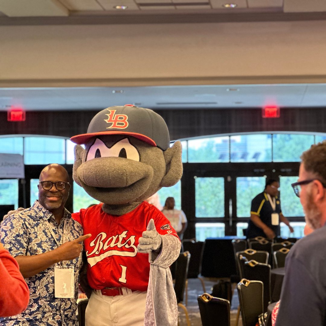 JAGnational's tweet photo. Shout out to the @LouisvilleBats team ⚾️ for sharing their stories and engaging with Specialists in an interactive simulation of experimental learning to take back to #jagstudents when they attend field trips! 🦇 #team #learning https://t.co/Gyj370vToa