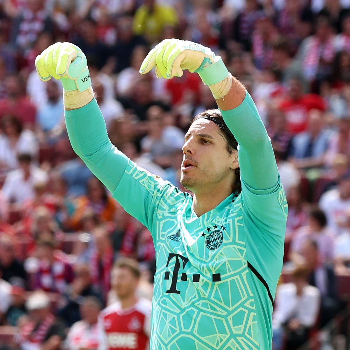 FabrizioRomano's tweet photo. Inter are preparing their official bids to sign two goalkeepers after selling André Onana to Manchester United in the next hours ⤵️⚫️🔵

◉ Yann Sommer from Bayern.
◉ Anatolji Trubin from Shakhtar.

Inter will bid for both and will try to sign both. https://t.co/0VoTsrRwsY