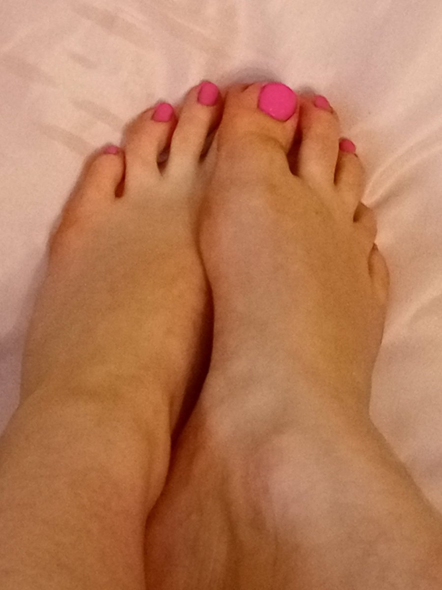 Hannahcutefeet1's tweet photo. I have so many pics in my gallery that I want to show you ❤️ message me #feet #feetpic #feetnail #feetpics #feetlover #feetgram #feetmodels #feetappreciation #prettyfeetgang #gorgeousfeetandtoes #feetposes #sexyfeet #cutesoles #cutetoes #sexysoles #sexytoes #cutefeet https://t.co/FfYJoOwOqd