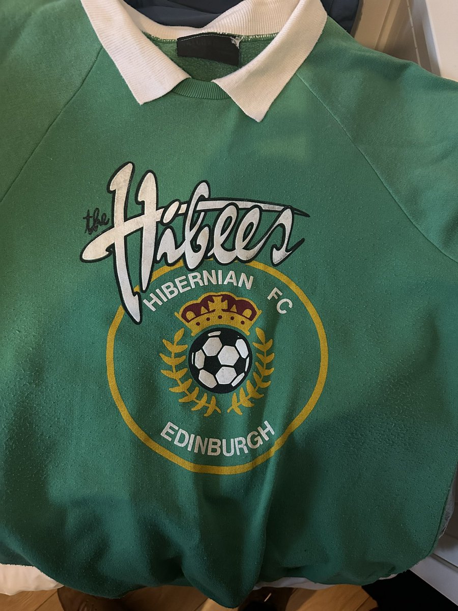 @HibernianRetro @HibernianFC @budgiemcb @DishDaHibee @KieranPowerHibs @PedzKeenan @TheHibsRamble @Resurrextion1 @hibsprogrammes @CardsHibs @Hibs80s @PenicuikHibs @HibsinCommunity @longbangers @HibsCentral @DownTheSlope1 @KM1875 @CabbageAndRibs I do like this old sweatshirt too..