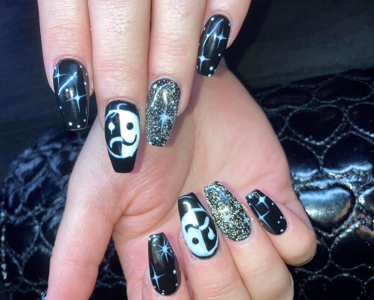 Bettienuggss's tweet photo. So much for (nail) dust✨
See you Sunday @falloutboy 😛 https://t.co/907sqou30m