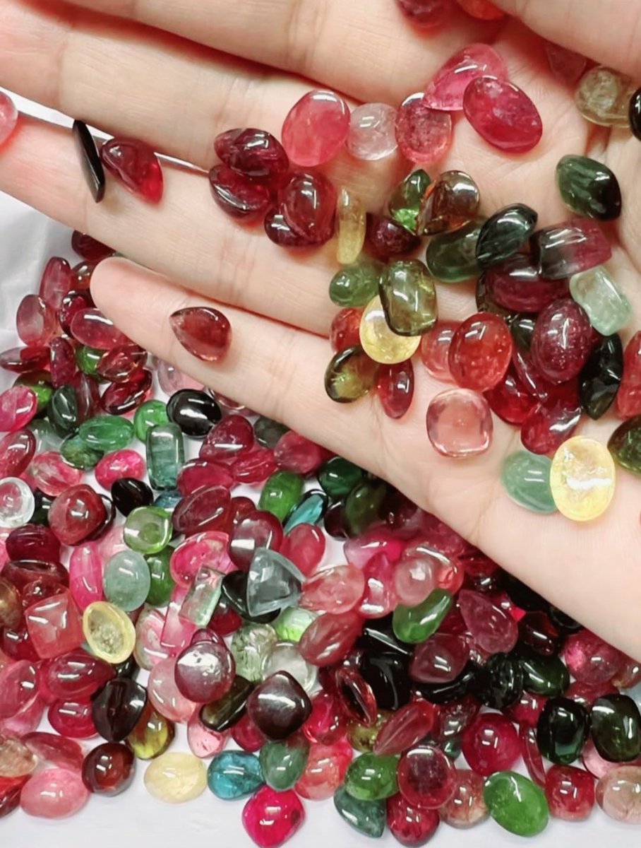 -
اگه شمام به سنگای طبیعی علاقه دارین ببینین ولذت ببرین😍

"تورمالین"