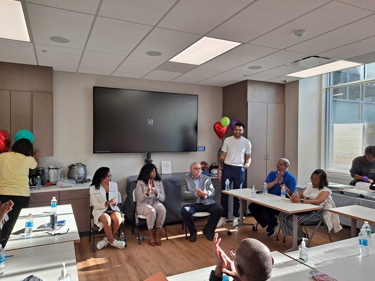 curly_in_stem's tweet photo. Giving back to my community is truly my passion & such an honor to be able to do. A few weeks ago, I had the pleasure of being on a panel discussion at a @ZEROCancer event at the Fraizer Center . #zerocancer #prostatecancer #communityoutreach https://t.co/29IiBHkkZM