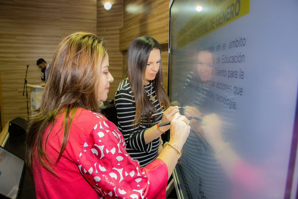 amontalvoch's tweet photo. ��� Juntos reducimos la brecha de género en 🇪🇨. 

Apoyamos la iniciativa #TiptiTechAcademy, que permitirá a 150 jóvenes ecuatorianas acceder a becas del 100 % para capacitarse en temas de ciencia y tecnología.

#NuestroTrabajoContinúa 👏

➡️ https://t.co/1eOt28kvXz https://t.co/f8J5tmysSN