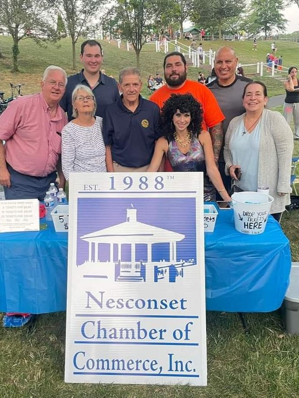 A great way to kick off 2023 Summer Concert Series with That 70s Band at the Nesconset Gazebo. A special thank you to Nesconset Chamber Of Commerce Inc. and Legislator Leslie Kennedy for bringing this great family friendly event to our community! #Smithtown #suffolkcounty