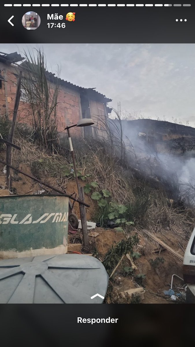 Gente a casa do meu avô  pegou fogo quem poder ajudar com doação de qualquer coisa  roupa alimentos colchão qualquer coisa vai ajudar muito 😭😭🫶🏻 Rt pra ajudar divulgar…são crianças de 8 a 15 anos  ele mora no morro da bacia quem saber onde é viu o fogo