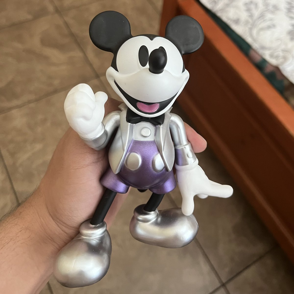 RT @fastman_real: Remembered I got this souvenir from Disneyland at Grad Nite and uh https://t.co/SJhb6BYMMO