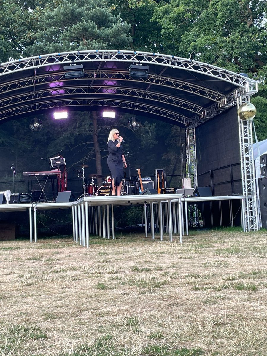 NickyPatrick1's tweet photo. Well that was fun ! @BBCSurrey Thank you #onestepbehind @Painshill @SophiaHerod @melmontagnon @connormoseleyx https://t.co/ZPTZxLpXVu