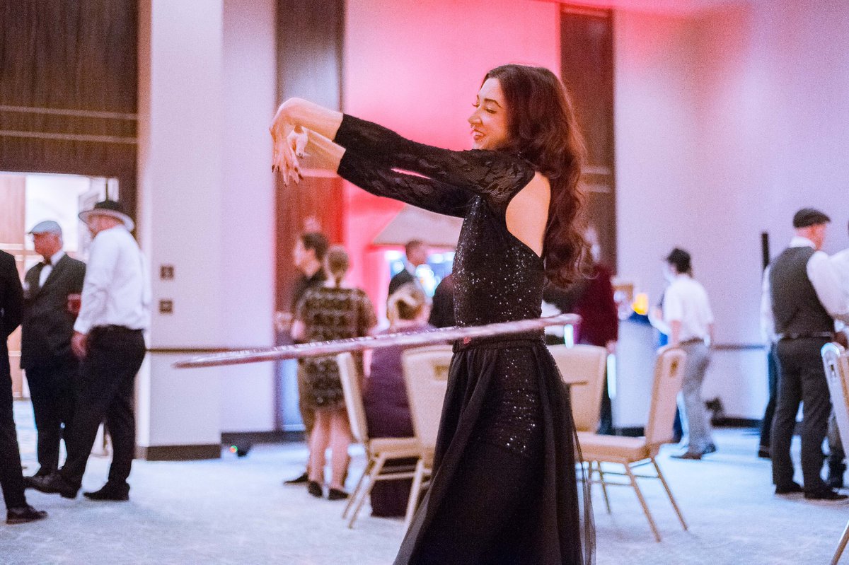 BlyreCpanx's tweet photo. My happy place 💃🏻 
Photos taken at a corporate cocktail party I performed at last month 🖤
#happyplace #hoop #hoopdance #hoopdancer #hoopdancing #dance #dancelife #dancer #showgirl #showgirllife #travelingshowgirl #lasvegas #performer #performerlife #giglife #performanceartist https://t.co/See4UMNi5m