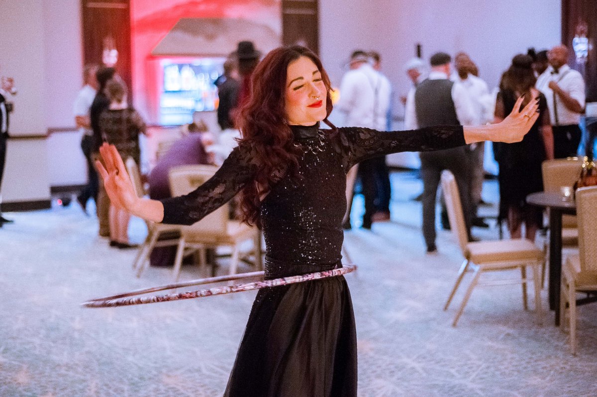 BlyreCpanx's tweet photo. My happy place 💃🏻 
Photos taken at a corporate cocktail party I performed at last month 🖤
#happyplace #hoop #hoopdance #hoopdancer #hoopdancing #dance #dancelife #dancer #showgirl #showgirllife #travelingshowgirl #lasvegas #performer #performerlife #giglife #performanceartist https://t.co/See4UMNi5m