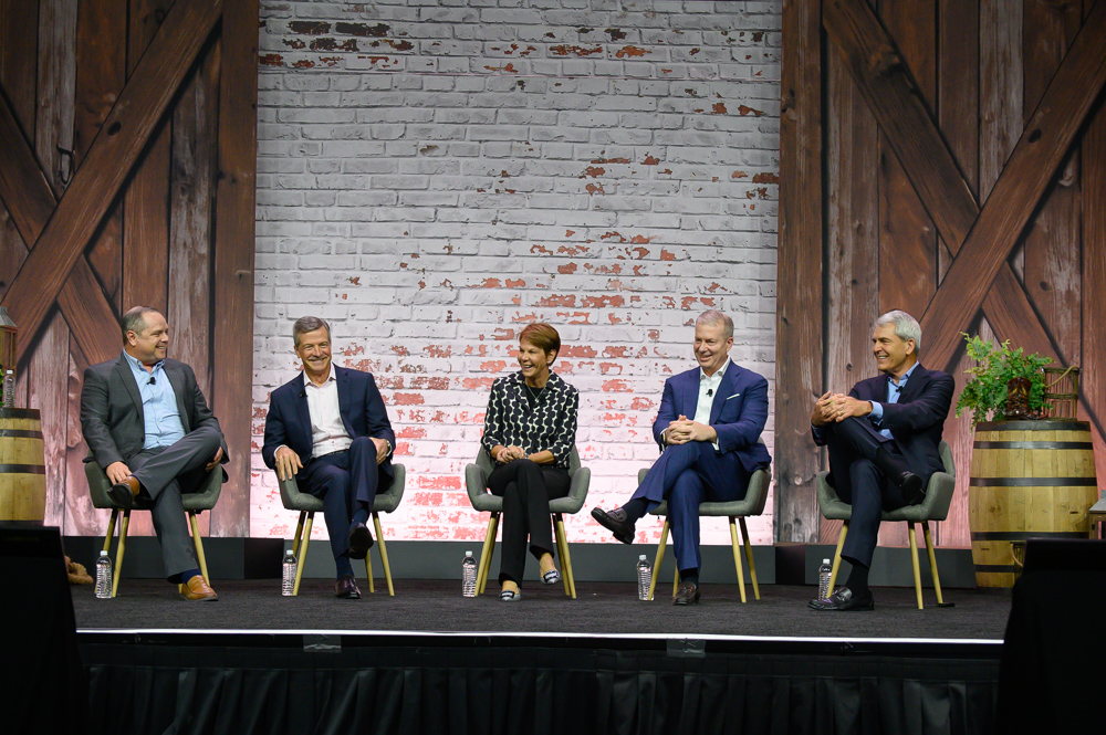 TashElwynRJ's tweet photo. It was a very impactful day here at #RJSDC. I just joined my fellow @RaymondJames senior leaders for our annual Town Hall. While there is always an open line of communication at @RaymondJames, we appreciate hearing what’s on the mind of our advisors and answer their questions. https://t.co/xqpw53ozfO