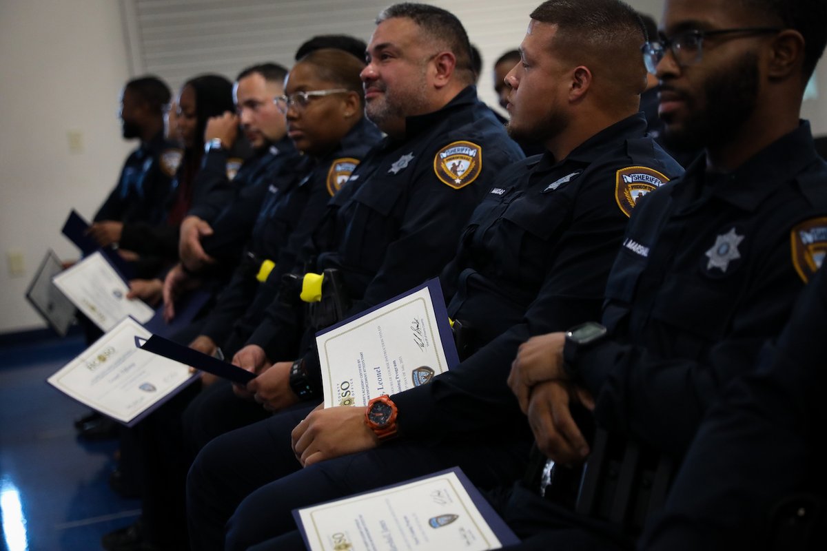 HCSOTexas's tweet photo. Join @SheriffEd_HCSO and the Harris County Sheriff's Office in congratulating our new lateral deputies on their hard-earned graduation. Welcome to the team!

We are hiring Lateral Deputies! Visit https://t.co/qb7nvdwcAN or call 713-877-5250. #HouNews #HouJobs #JoinHCSO https://t.co/5UnpMdI0pB