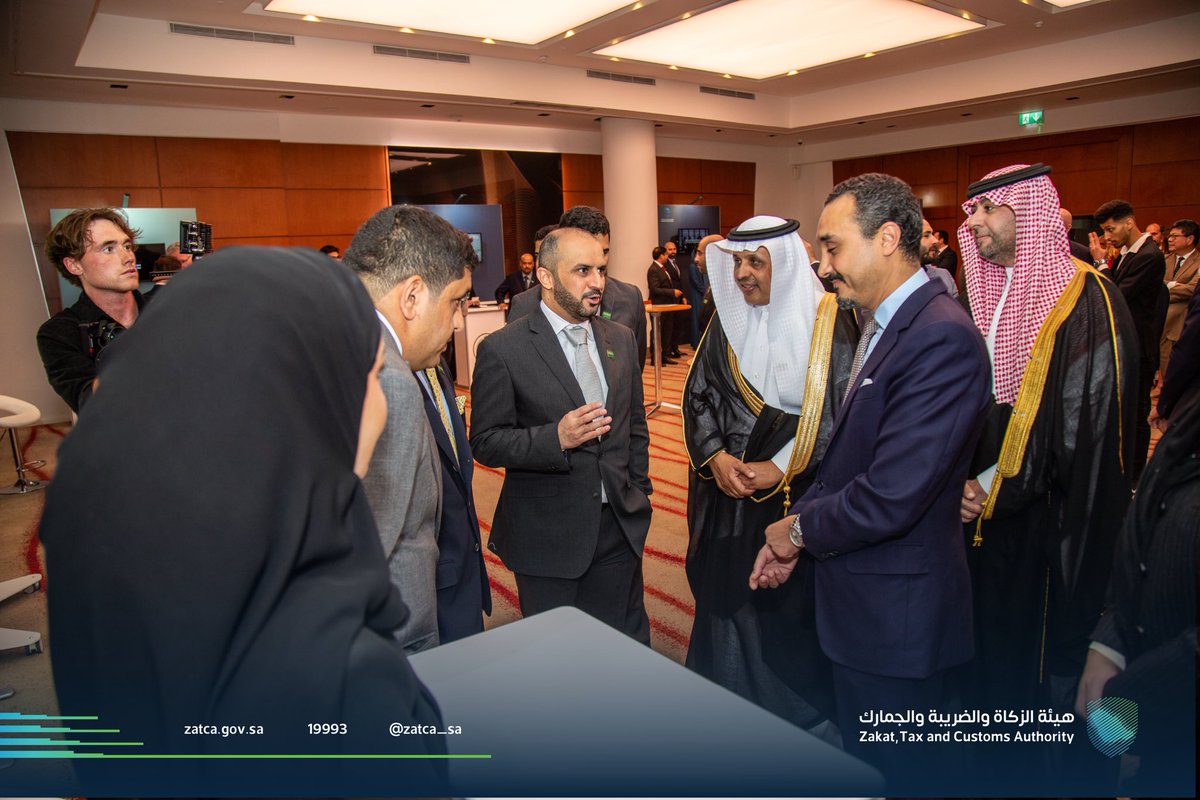 Zatca_sa's tweet image. شاركت #الزكاة_والضريبة_والجمارك في المعرض المصاحب لحفل الاستقبال الذي أقامته @Saudi_TGA بهدف إبراز دور المملكة الفاعل في حماية البيئة البحرية، وسلامة أمن البحار، وفق مستهدفات الاستراتيجية الوطنية للنقل والخدمات اللوجستية.