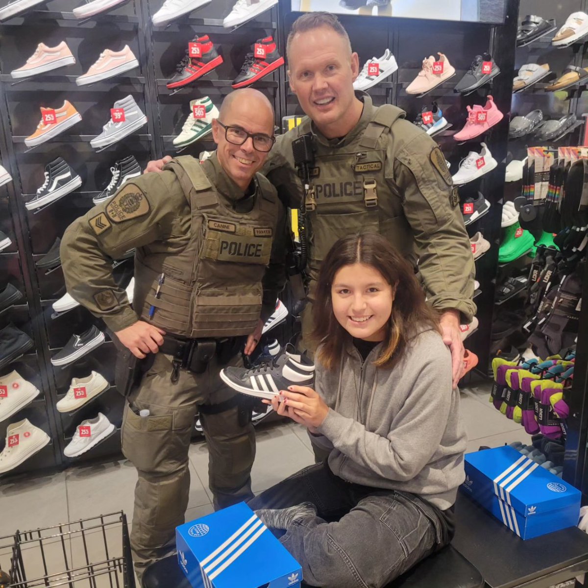 EPS teamed up with 18 Indigenous youth for shoe shopping at Foot Locker! Thanks to a donation from the Edmonton Civic Employees Charitable Assistance Fund, the youth found shoes and clothing to help them look and feel their best when they head back to school in 6 weeks.