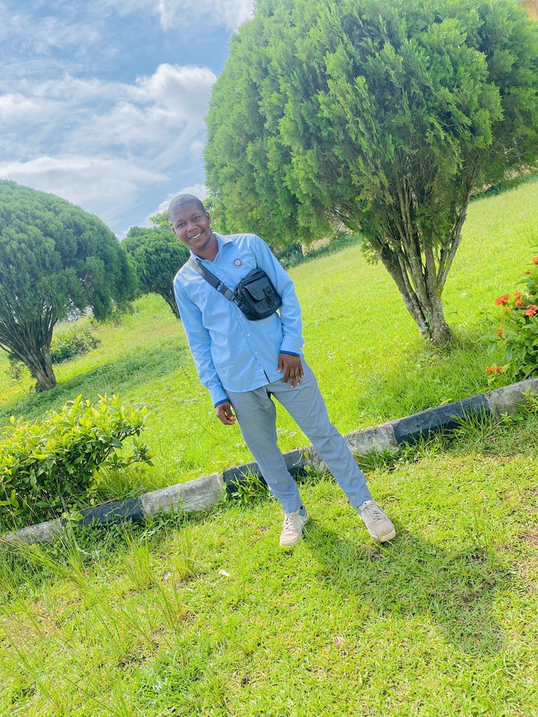 OlowoSamod's tweet photo. Proudly technologist 👨‍💻 💙 https://t.co/qOCHUnYzuZ