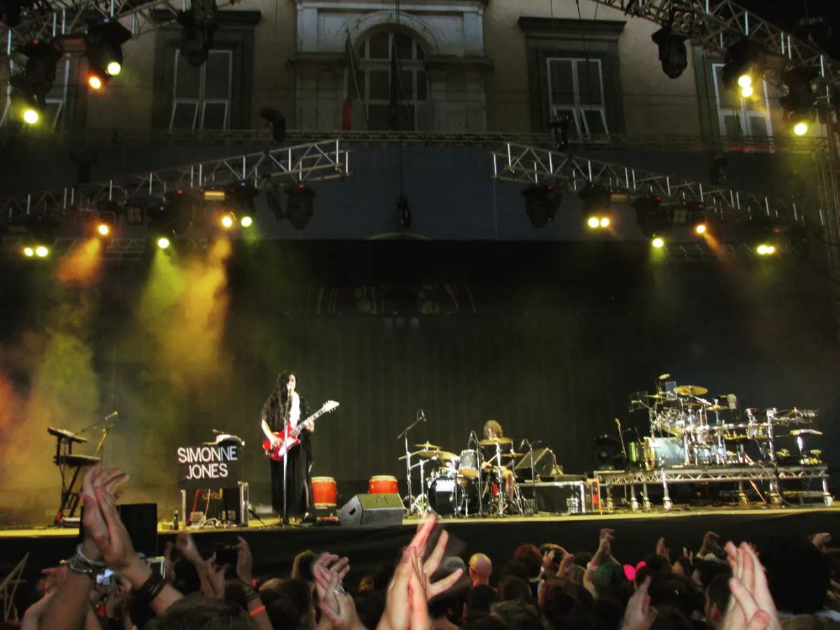 🎵 Thirty Seconds To Mars
🎵 Simonne Jones 
🗓️ July 13, 2013 
🇮🇹 Piazza Napoleone, Lucca, Italy 
🎟️ Lucca Summer Festival 
 
<a href="/30SECONDSTOMARS/">THIRTY SECONDS TO MARS</a>
<a href="/JaredLeto/">JARED LETO</a>
<a href="/ShannonLeto/">SHANNON LETO</a>
<a href="/StevieAiello/">STEVIE AIELLO</a>
<a href="/tomofromearth/">tomofromearth</a>
<a href="/LuccaSummerFest/">LuccaSummerFestival</a>
<a href="/simonnejones/">Simonne Jones</a>

 #JaredLeto #MARS #ShannonLeto #ThirtySecondsToMars