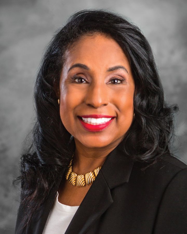 UNOAlumni's tweet photo. Viv Ewing, Ph.D. has been elected to serve as the 99th chair of the UNO Alumni Association Board of Directors, effective July 1. She is the first African-American chair of the UNO Alumni Association Board of Directors. #unoalumni

Read more 👉 https://t.co/aOjcXuGstp https://t.co/CzjfmXTNB9