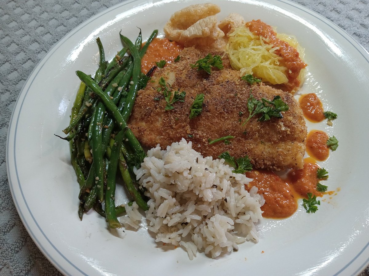 chefmarkjax's tweet image. Pork Panko fried Trigger Fish with Roasted Red Bell Pepper Sauce, Herbed Jasmine Rice, Grilled Spaghetti Squash, Seared Asparagus and Green Beans #favchef