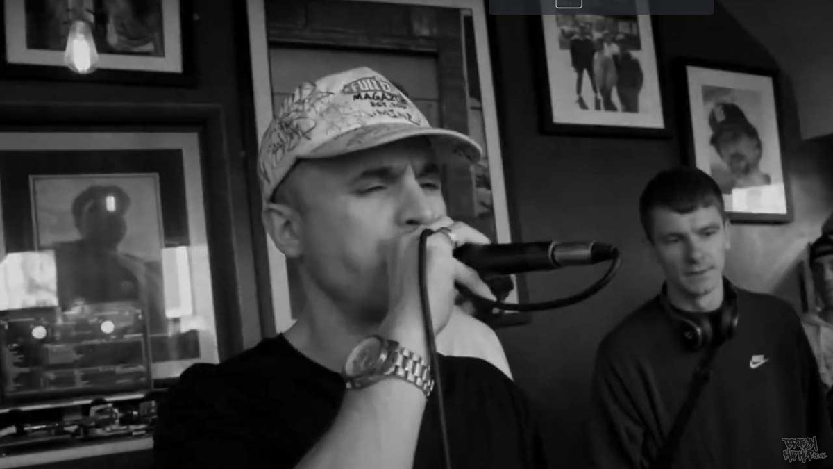 Here is the Gang Natty - Al Jolson (Cypher Vip) filmed live at Chip Shop, Brixton, London for the Full Clip Issue #21 party on 27/05/2023. The cypher sees Slippy Skills, Spacepope, B.Blase, VHS Tapez,Cracker Jon and Barraka get busy on the mic.

bit.ly/3PVMRsz