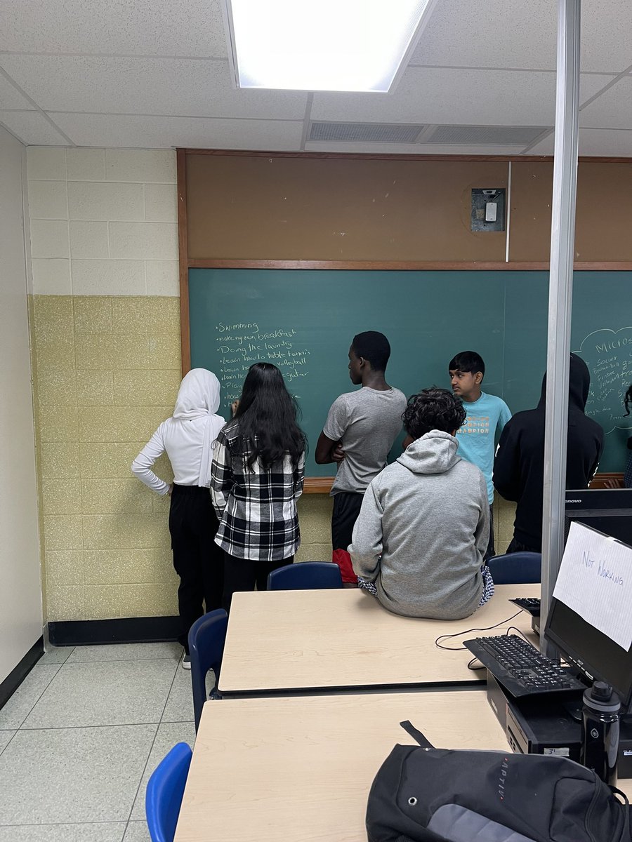 msrrusso's tweet photo. Today was all about collaborating ideas! It was great to see everyone working well together. Some great brainstorming happen! 🧐🤔💭#ReachingAhead https://t.co/mzu85IJHIz