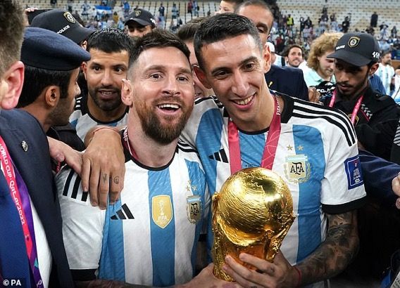 Celilarrosa's tweet photo. Pidanle perdón a Messi y Di María de 2014 https://t.co/HnJe33RY0H